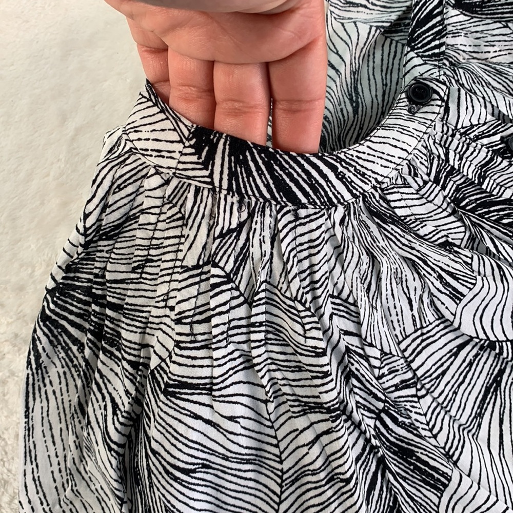 Spense Pleated Printed Blouse - Picture 7 of 10